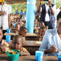 Figure 4 : HE the First Lady of Burundi shares the hot lunch with the schoolchildren of the Primary School of FINGKANME in Benin